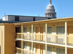 Гостиница La Quinta Inn by Wyndham Austin Capitol Downtown