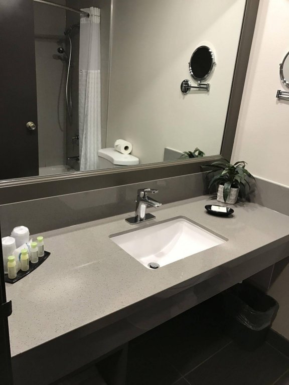 Фото GreenTree Inn & Suites Alhambra