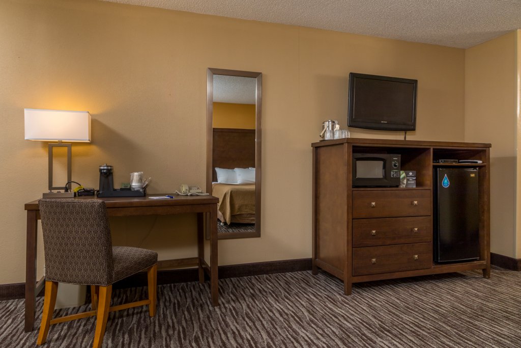 Фото Cerulean Hotel, a Running Y Property