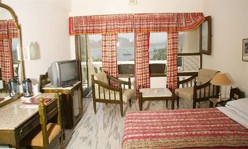 Фото Hotel Hilltop Palace