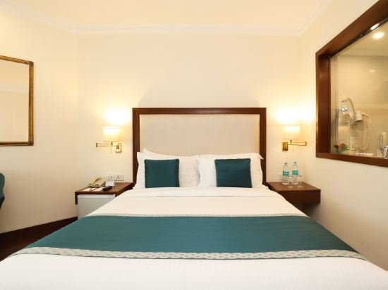 Фото Hotel The Royal Plaza