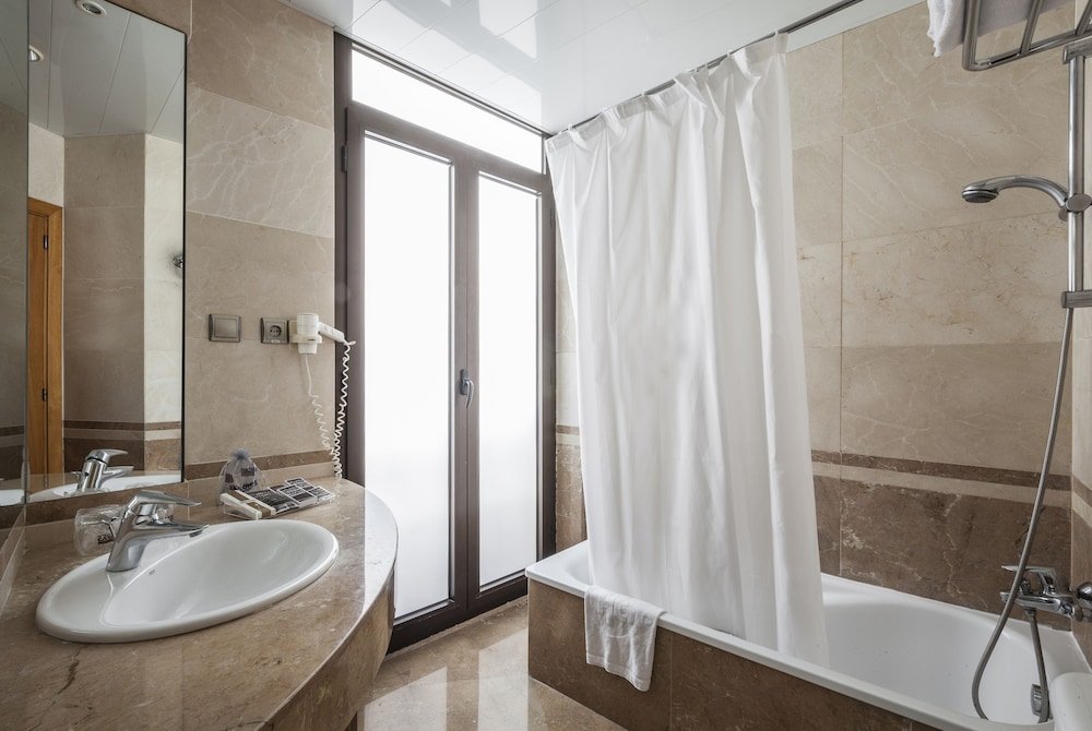 Фото Catalonia Excelsior Hotel