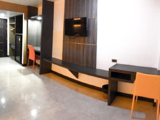 Фото Mr Mac's Hotel