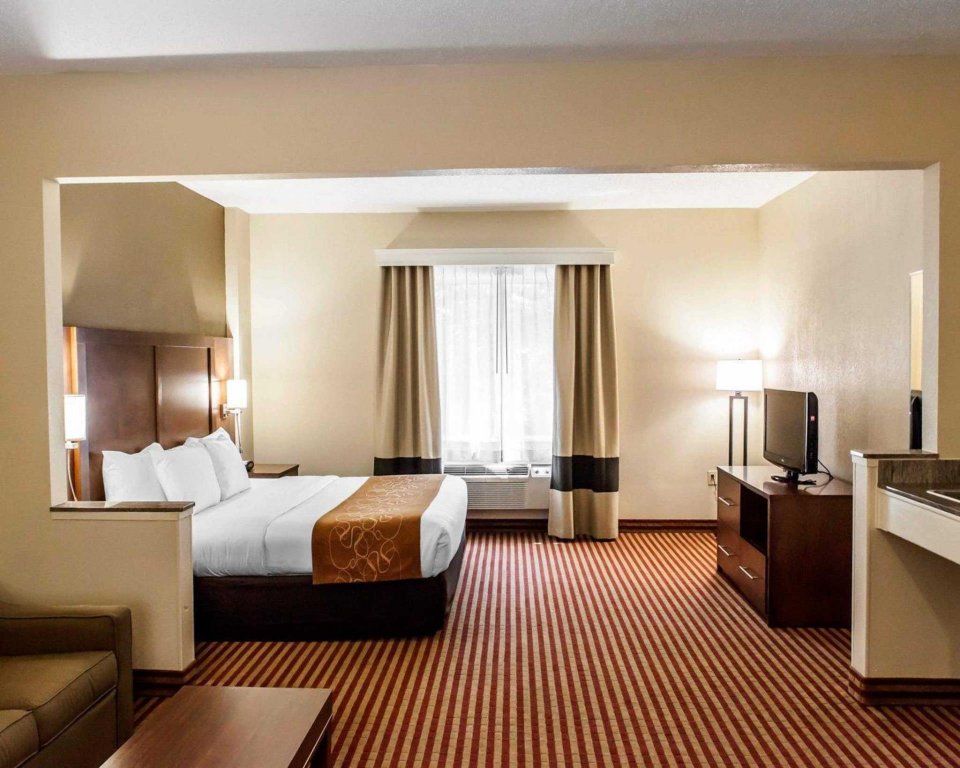 Фото Comfort Suites Raleigh Walnut Creek