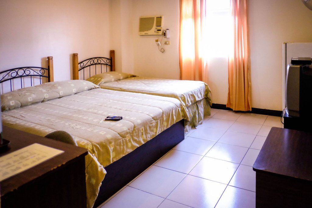 Фото Crowne Garden Hotel