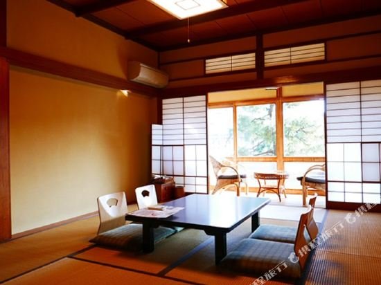 Фото Historical Ryokan Hostel K's House Ito Onsen