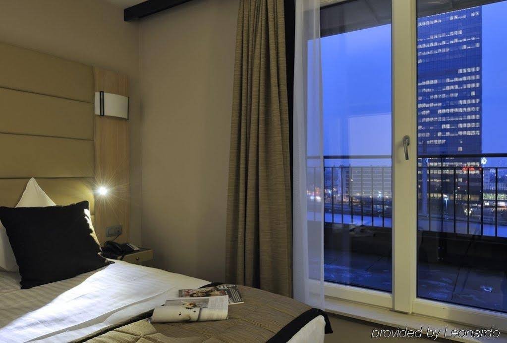 Фото Novotel Brussels Centre Midi Station