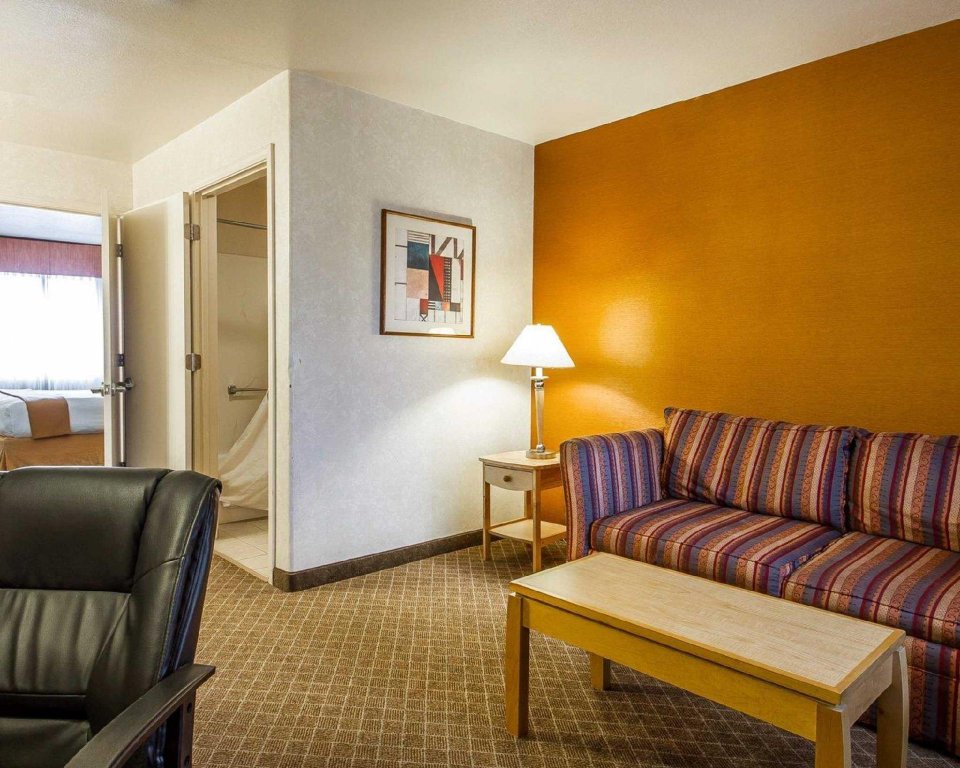 Фото Quality Inn & Suites Lathrop - South Stockton