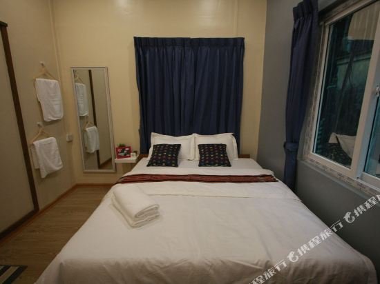 Фото 15th Street at Downtown Yangon