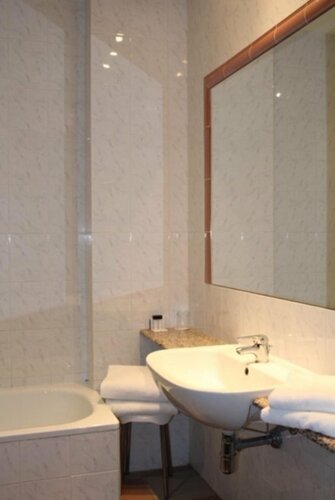 Гостиница First Hotel в Каленцано