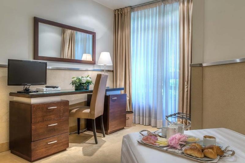 Фото Mini Palace Hotel