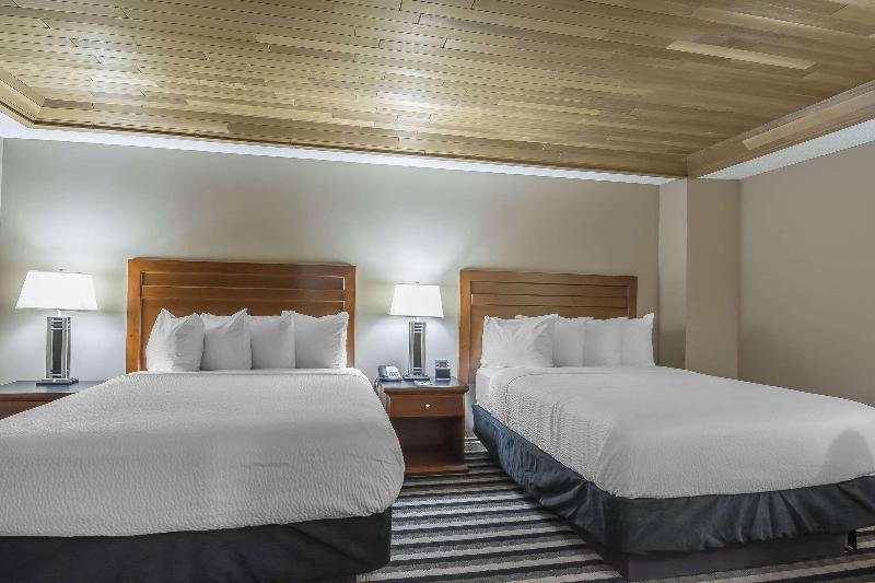 Фото Quality Inn West Edmonton