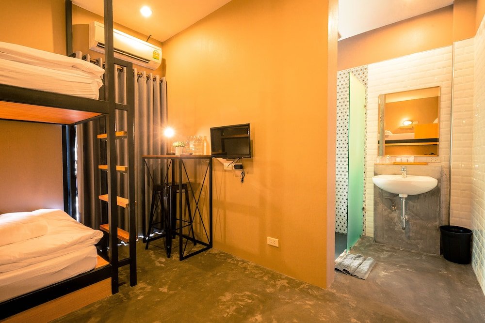 Фото Srisuksant Square