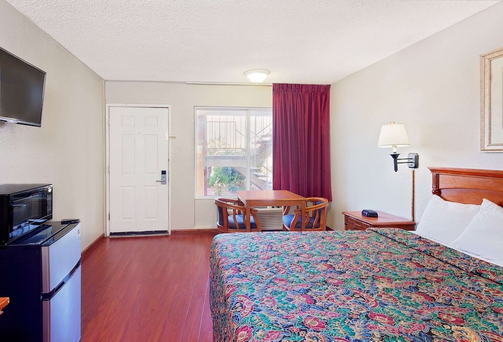 Фото Knights Inn Palmdale