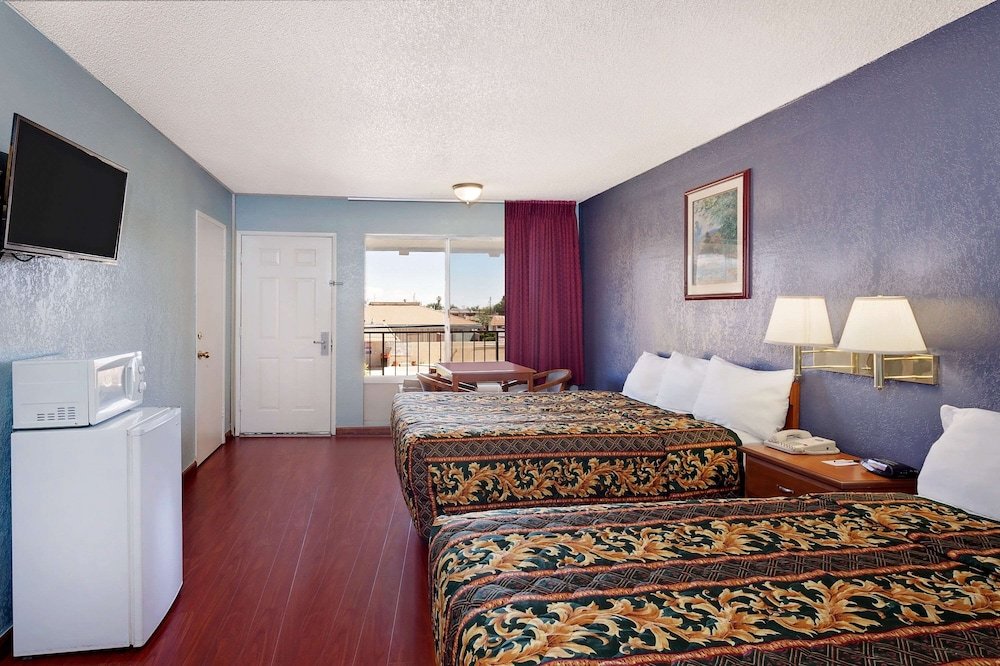 Фото Knights Inn Palmdale