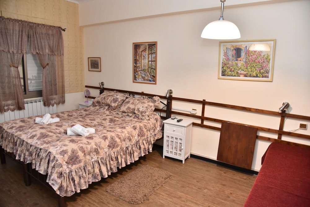 Hotel The Safed Inn, Cfat, photo