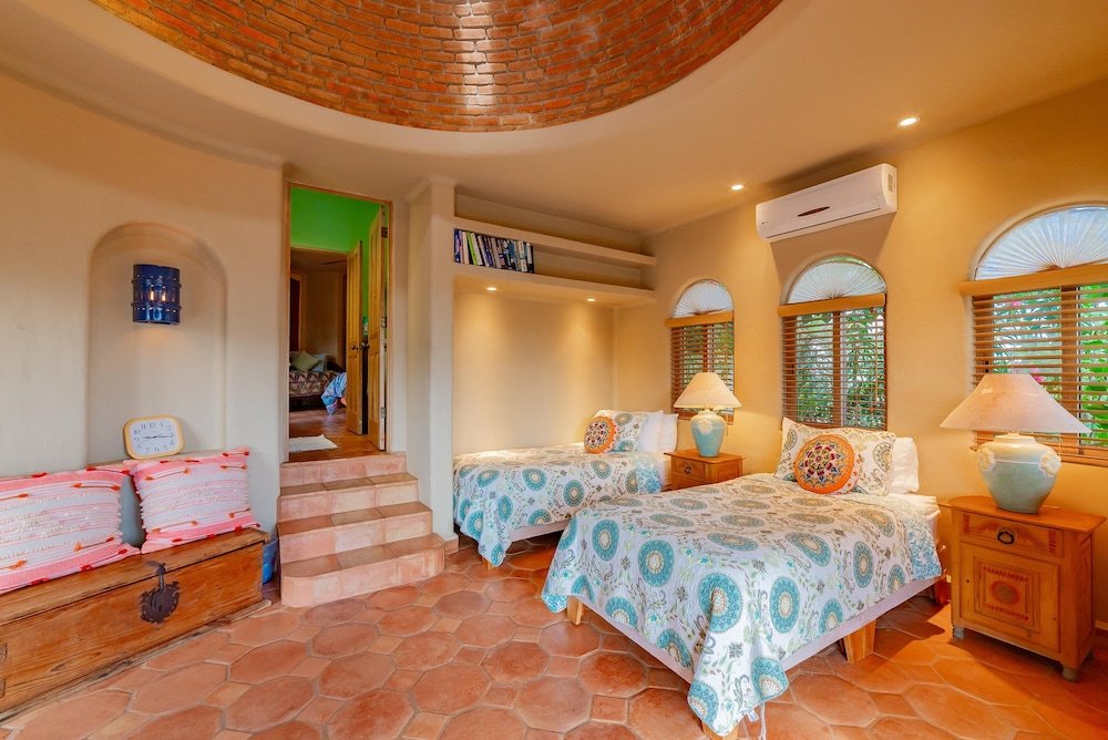 Фото Family Vacation With Ocean Views Near Beach at Villa Lorena