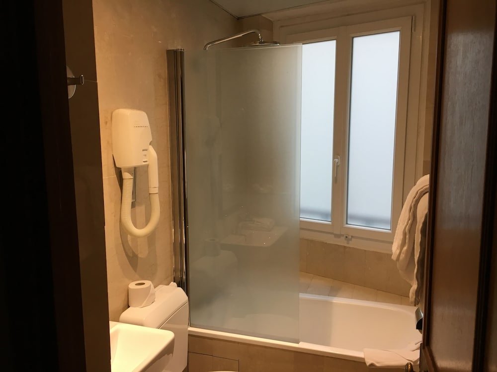 Фото Hotel Saint Christophe Paris