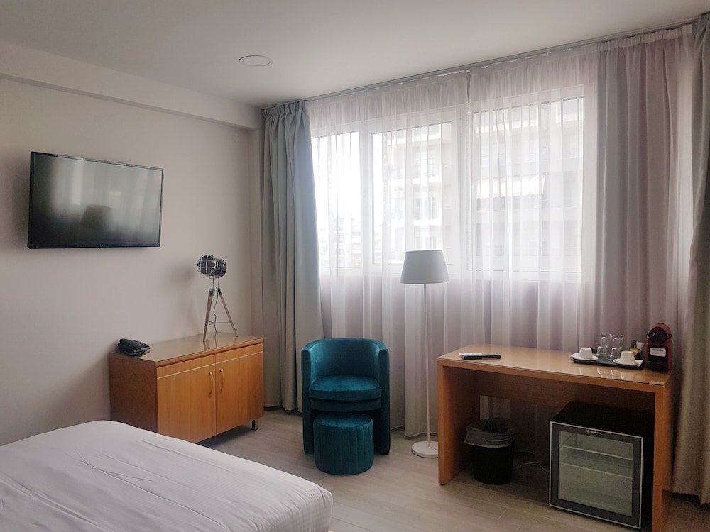 Фото La Place De La Gare Suite