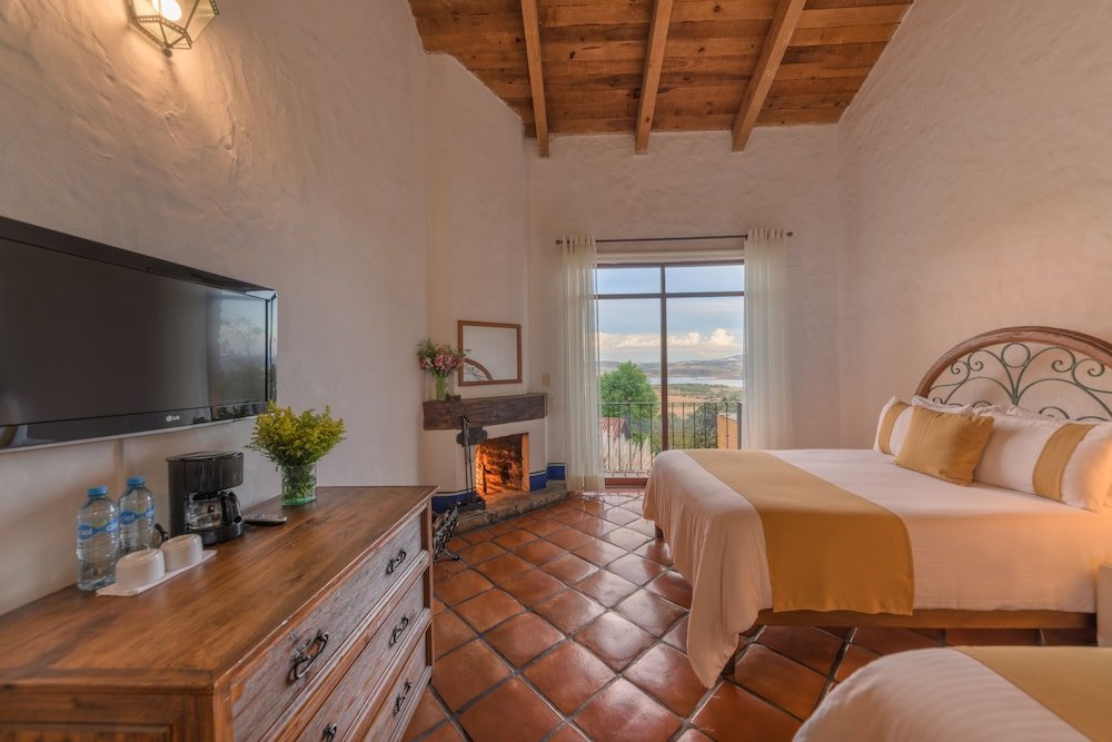 Фото Tapalpa Country Club Hotel