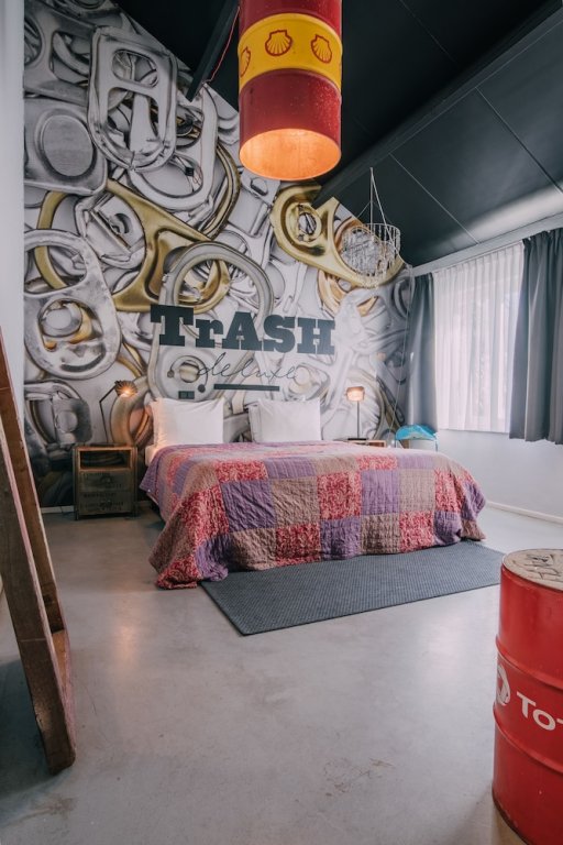 Фото Hotel Trash Deluxe