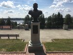 Бюст Героя Советского Союза, генерал-лейтенанта Дмитрия Ивановича Смирнова (Dzerzhinskogo Street, 8А), monument, memorial