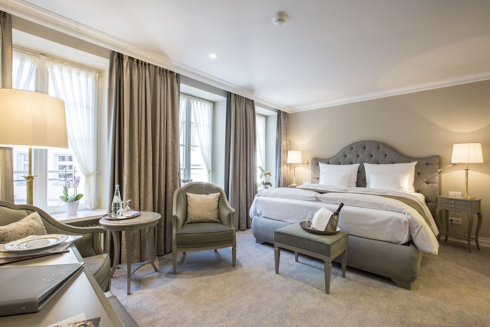 Фото Romantik Hotel zur Glocke