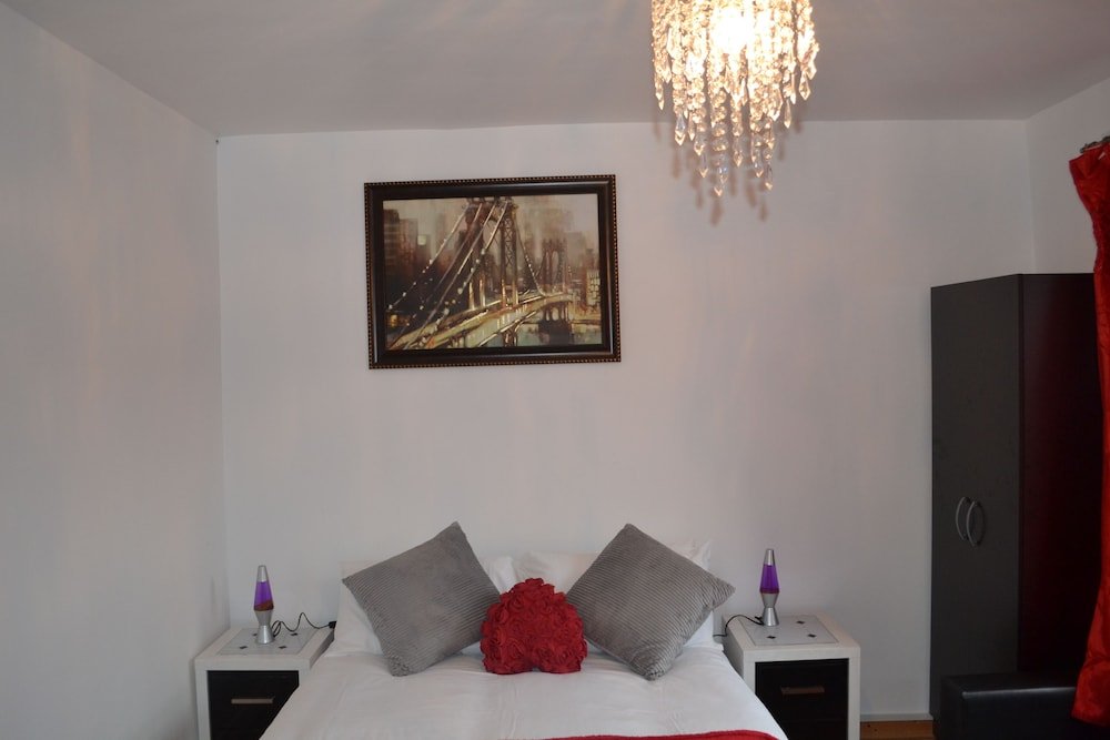 Фото Forest in City Lodge