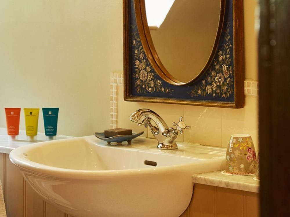 Фото Ockenden Manor Hotel & SPA