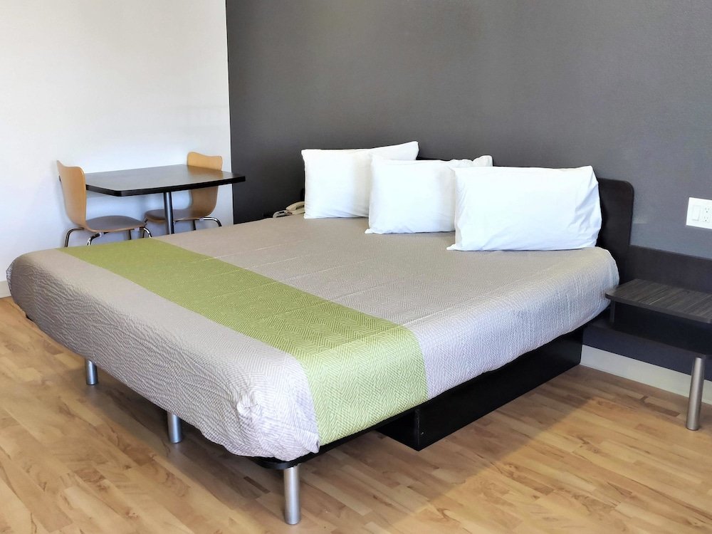 Фото Motel 6 Fresno CA Yosemite Hwy