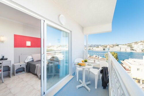 Гостиница Hotel Playas del Rey в Кальвии