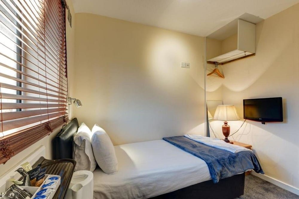 Фото Commodore Hotel