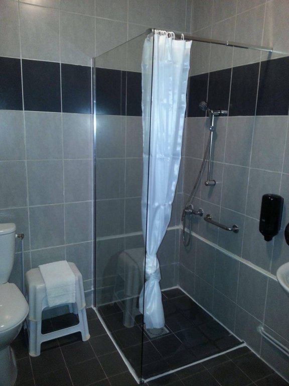 Фото Hôtel Le Chapeau Rouge