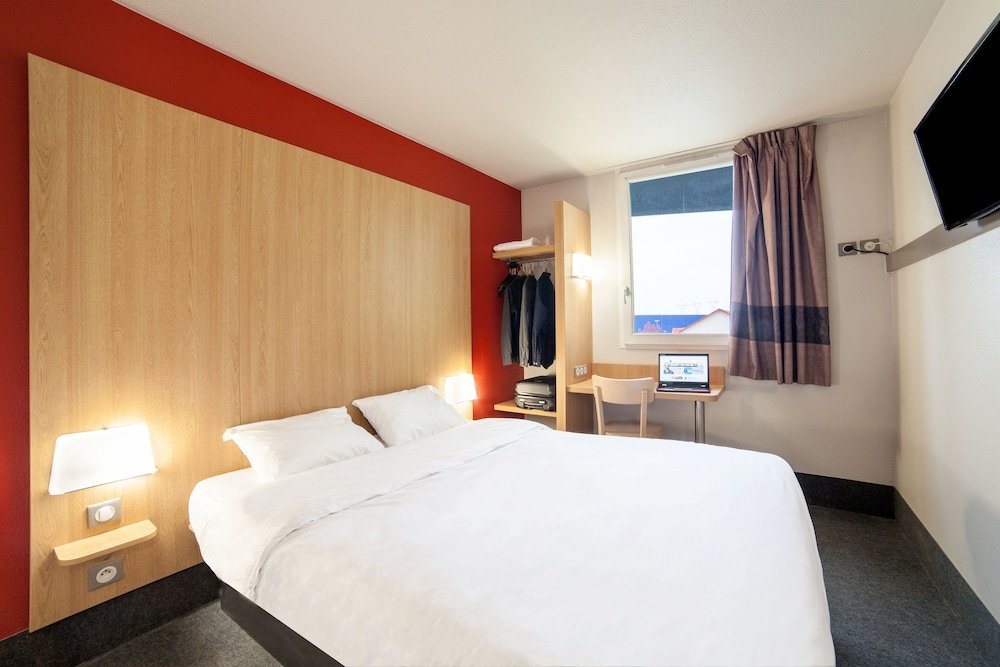 Фото B&b Hotel Evry Lisses 1