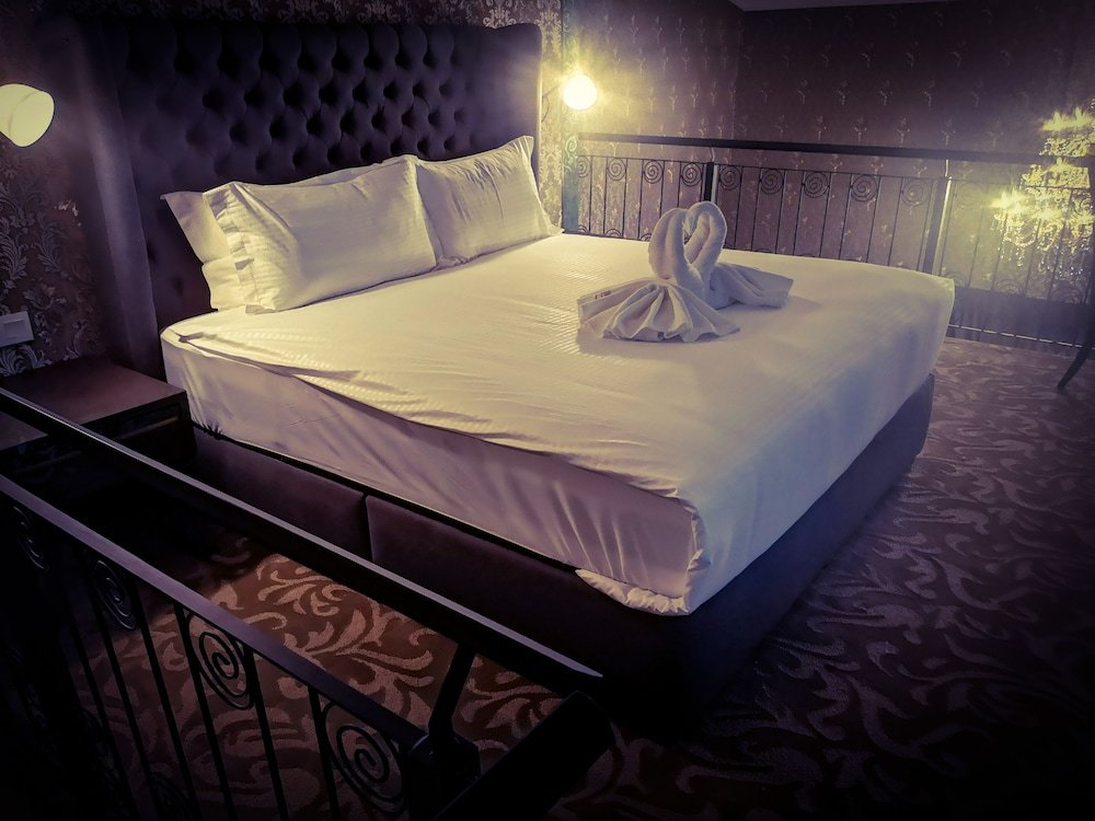 Фото 1969 Business Suites