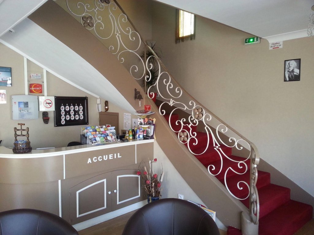 Фото Hôtel Le Chapeau Rouge