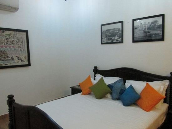 Фото The Golden House