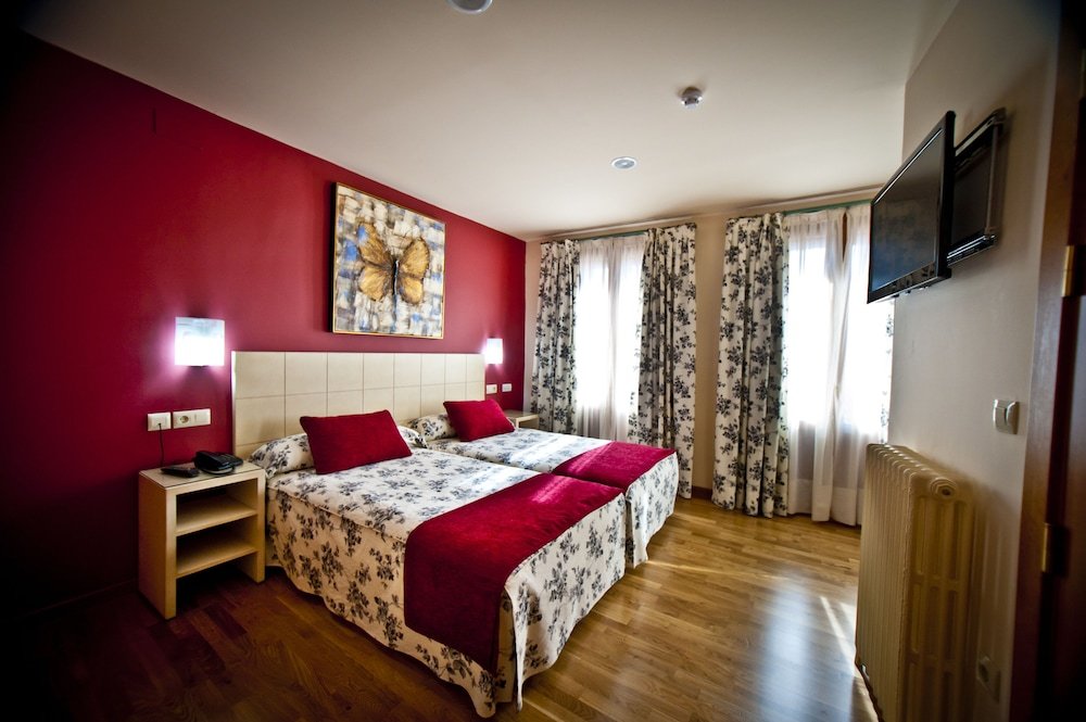 Фото Hotel Condes de Castilla