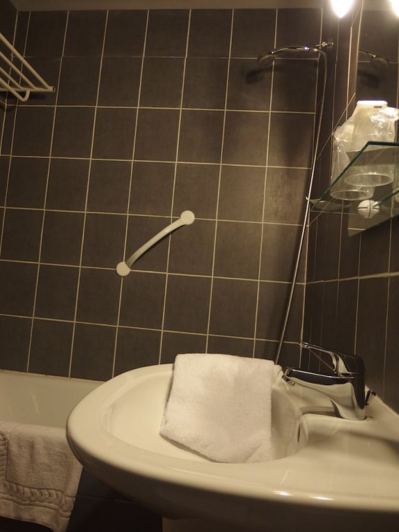 Фото Au Saint Roch - Hôtel et Jardin