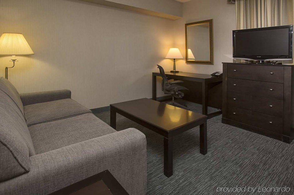 Фото DoubleTree by Hilton Chicago Wood Dale - Elk Grove