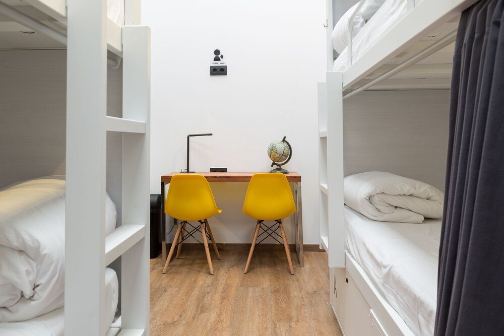 Фото Airhostel Barcelona Aeropuerto