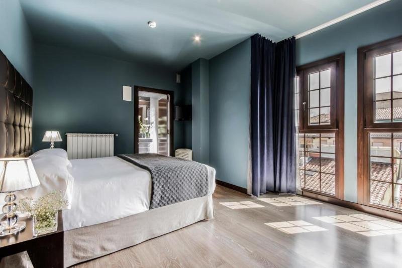 Фото Pamplona Catedral Hotel
