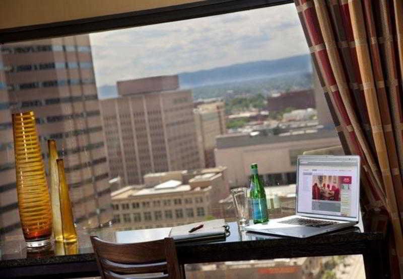Фото Hilton Denver City Center