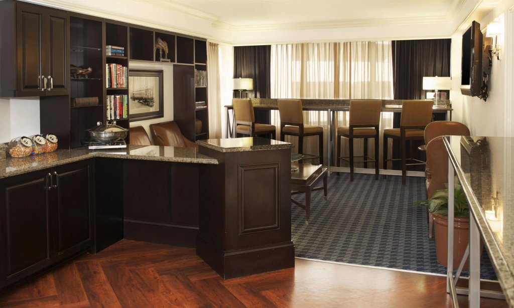 Фото Sheraton Indianapolis City Centre Hotel