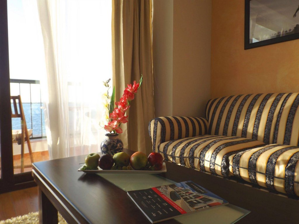 Фото La Posada Hotel & Beach Club