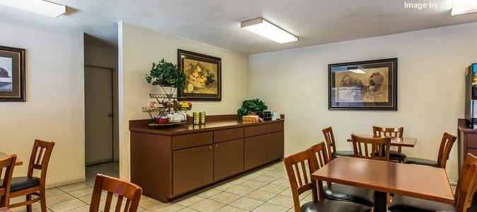 Фото Rodeway Inn Ontario Airport Mills