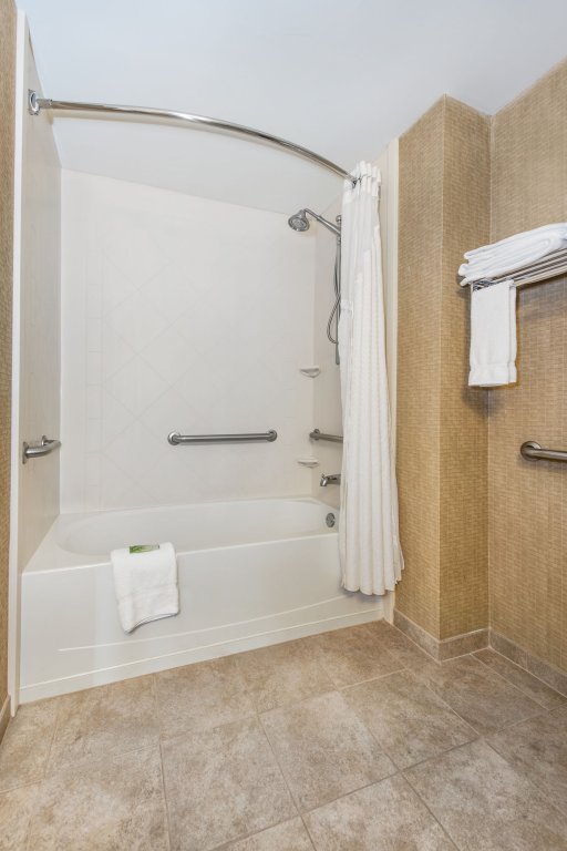 Фото Holiday Inn Express Hotel & Suites Tilton - Lakes Region, an Ihg Hotel