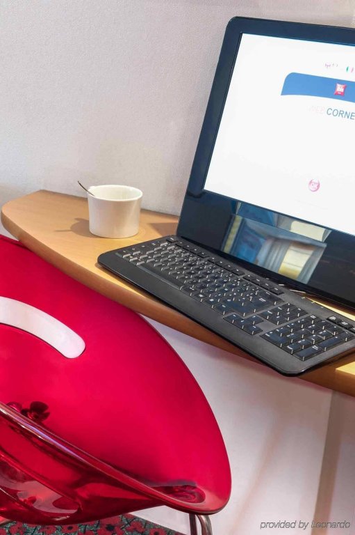 Фото Ibis La Rochelle Centre Historique