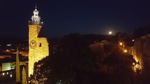 Гостиница Hostellerie Le Beffroi, The Originals Relais в Ньоне