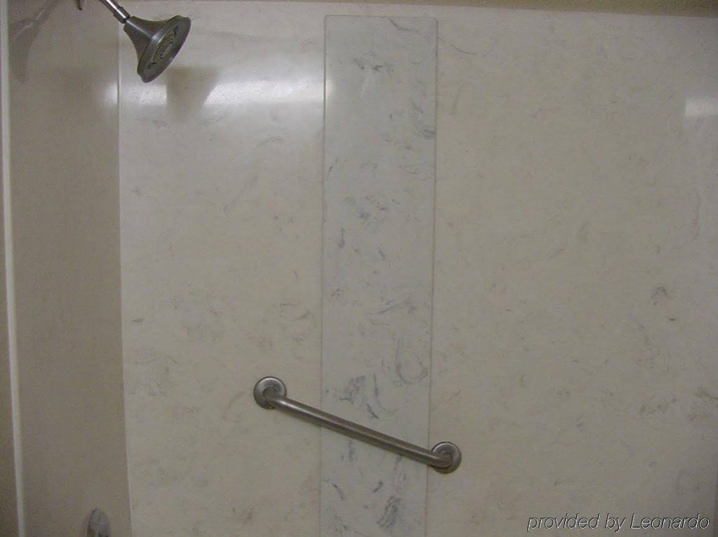 Фото Holiday Inn Express & Suites Fredericksburg, an Ihg Hotel